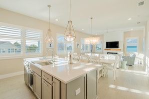 House, Multiple Beds (Mod Cottage) | Interior