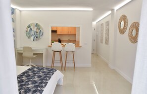 1 Schlafzimmer, Schreibtisch, Bügeleisen/Bügelbrett, Reisekinderbett