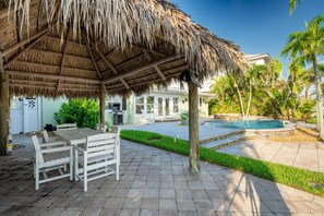 House, Multiple Beds (High Tide Hideaway) | Outdoor dining