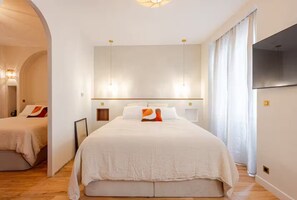 2 chambres, fer et planche à repasser, Wi-Fi, draps fournis
