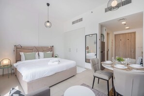 Strykjärn/strykbräda, wi-fi och sängkläder