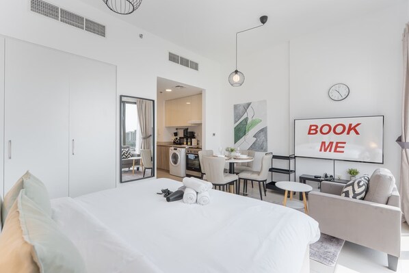 Iron/ironing board, WiFi, bed sheets