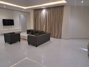 Penthouse, Balcony, City View | Living area