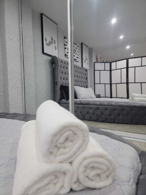 1 chambre, fer et planche à repasser, Wi-Fi, draps fournis