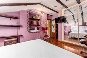 3 habitaciones, tabla de planchar con plancha, wifi y ropa de cama 