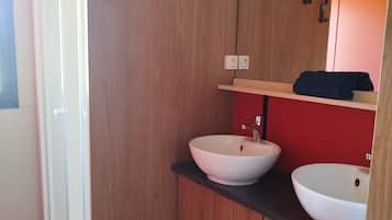 Een douche, toiletpapier