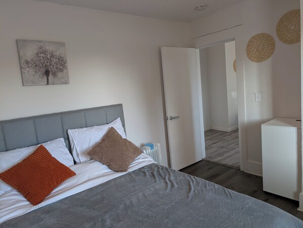 2 Schlafzimmer, Zimmersafe, Schreibtisch, Bügeleisen/Bügelbrett