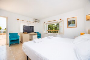 4 chambres, fer et planche à repasser, Wi-Fi, draps fournis