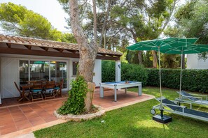 Outdoor dining - Villa 'Can Ferrer' with Private Pool, Wi-Fi and Air Conditioning (Santanyí)
