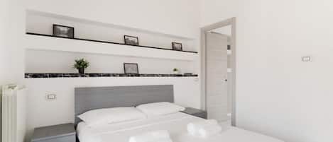 1 間睡房、熨斗/熨衫板