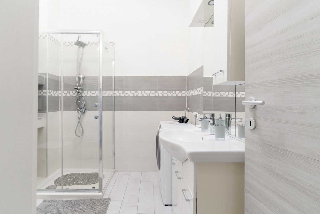 Dusche, Bidet, Handtücher