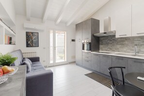 Interior - GuestHost - Charming 40 sqm apartment, ideal for up to 2 people, located on the fourth floor of a building with an elevator (NOT accessible to disabled guests).The property is located in Sesto San Giovanni, a residential neighborhood with plenty of ameni (Sesto San Giovanni)