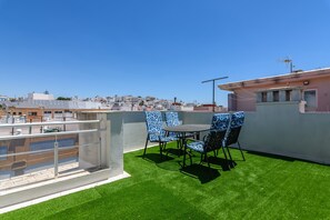 Apartment | Outdoor dining