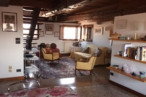 TV - Apartment 'Nido Sul Tetto' with Wi-Fi and Air Conditioning (Venice)