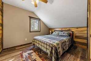 6 bedrooms, iron/ironing board, free WiFi, bed sheets