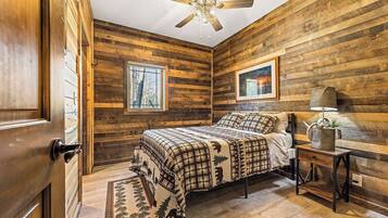 6 bedrooms, iron/ironing board, free WiFi, bed sheets