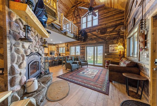 Lumberjack Lodge - Modern waterfront home with breathtaking Crane Lake sunsets