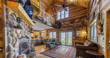 Lumberjack Lodge - Modern waterfront home with breathtaking Crane Lake sunsets