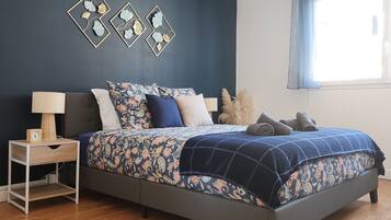 3 chambres, bureau, fer et planche Ă repasser, lit parapluie