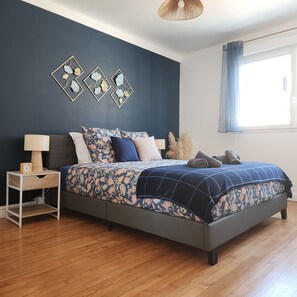3 bedrooms, desk, iron/ironing board, travel cot