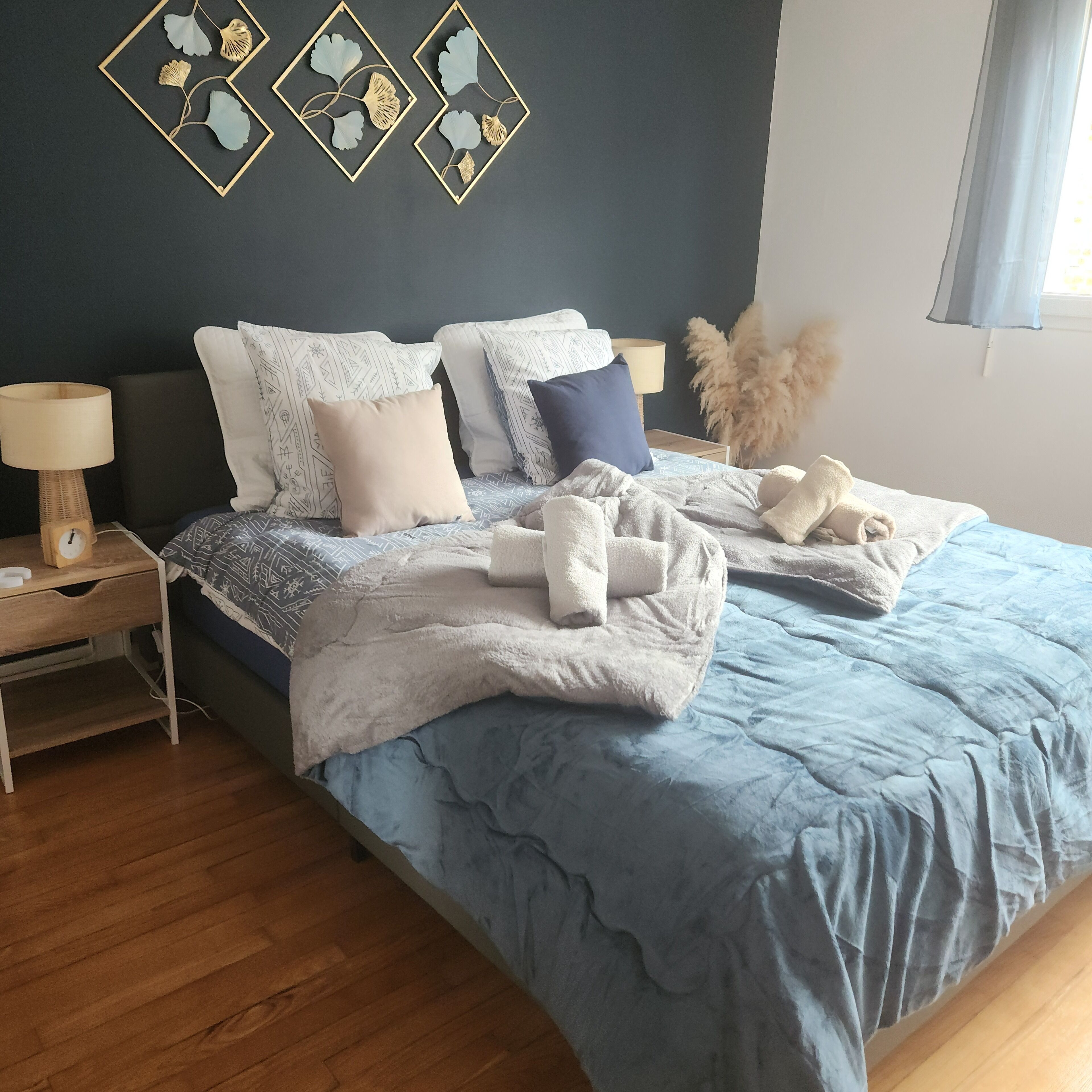 3 bedrooms, desk, iron/ironing board, travel crib