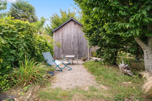 Guesthouse 'La Cabane dans les charmes' with private terrace, shared garden and Wi-Fi