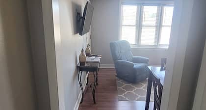 2 Bedroom Travelers Suite with Queen and Full Bed