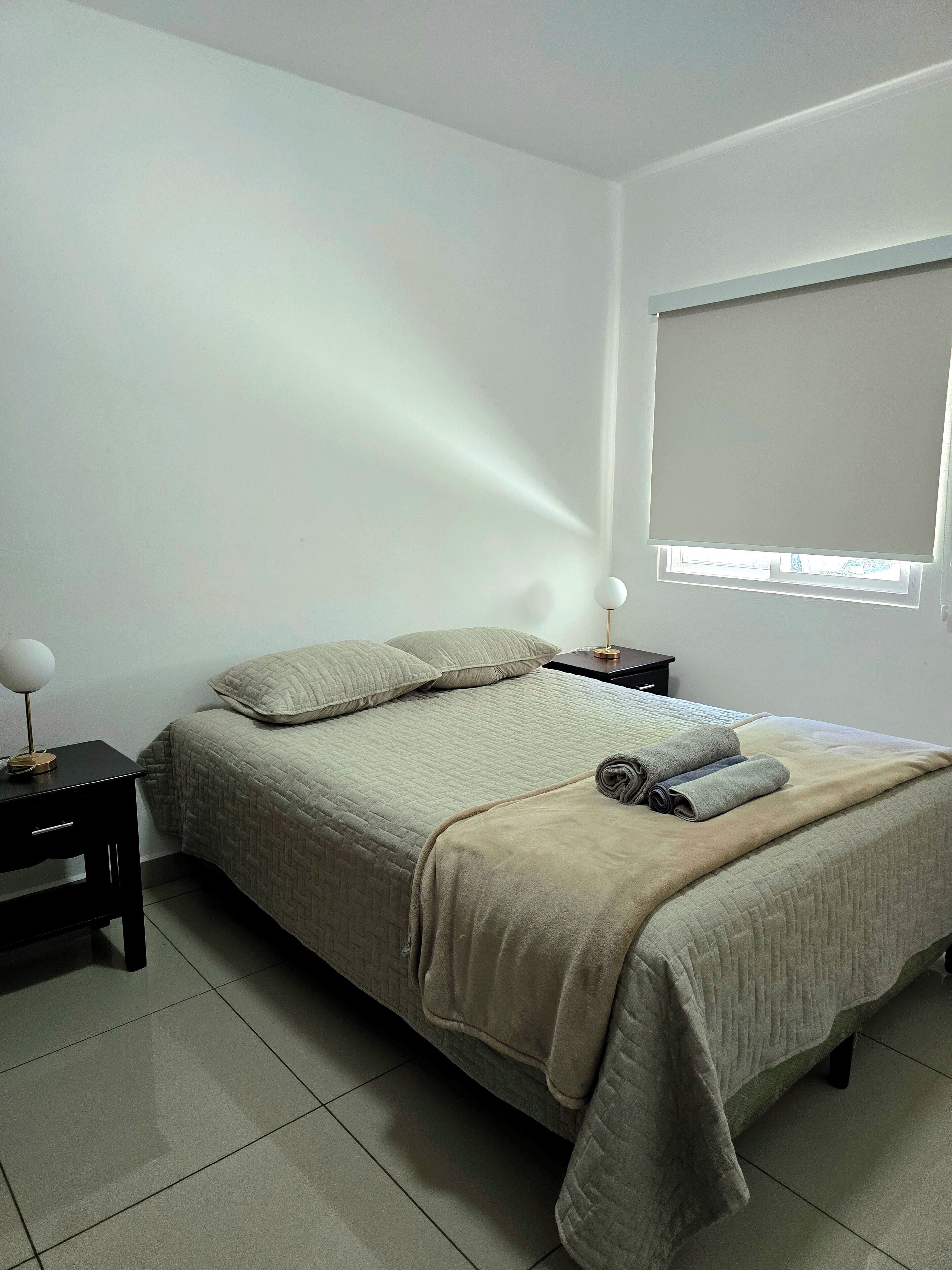 3 dormitorios, tabla de planchar con plancha, wifi