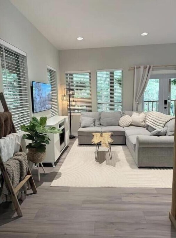 Télévision, cheminée