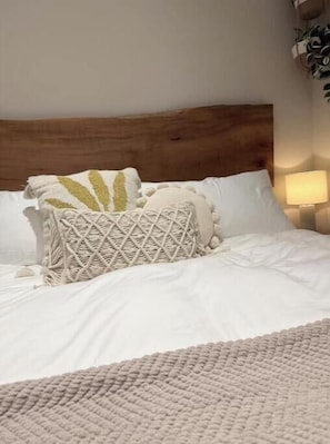 1 bedroom, bed sheets
