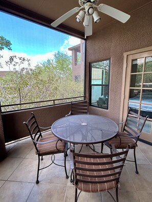 Outdoor dining - Marvelous 3-bedroom apartment in Tucson Foothills (Tucson)