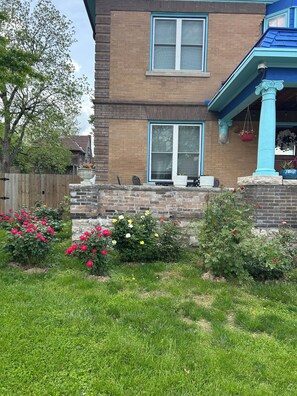 Property grounds - CASA AZUL DE VIDA. 1 min next to the Street Car. (Kansas City)