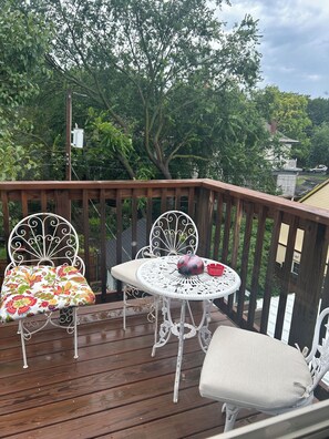Outdoor dining - CASA AZUL DE VIDA. 1 min next to the Street Car. (Kansas City)