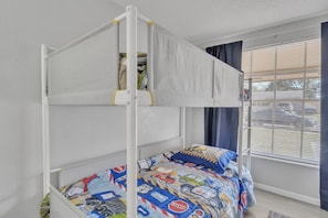 3 chambres, fer et planche à repasser, accès Internet, draps fournis