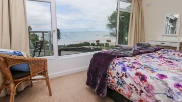 Cottage | 2 bedrooms, individually decorated, individually furnished, free WiFi
