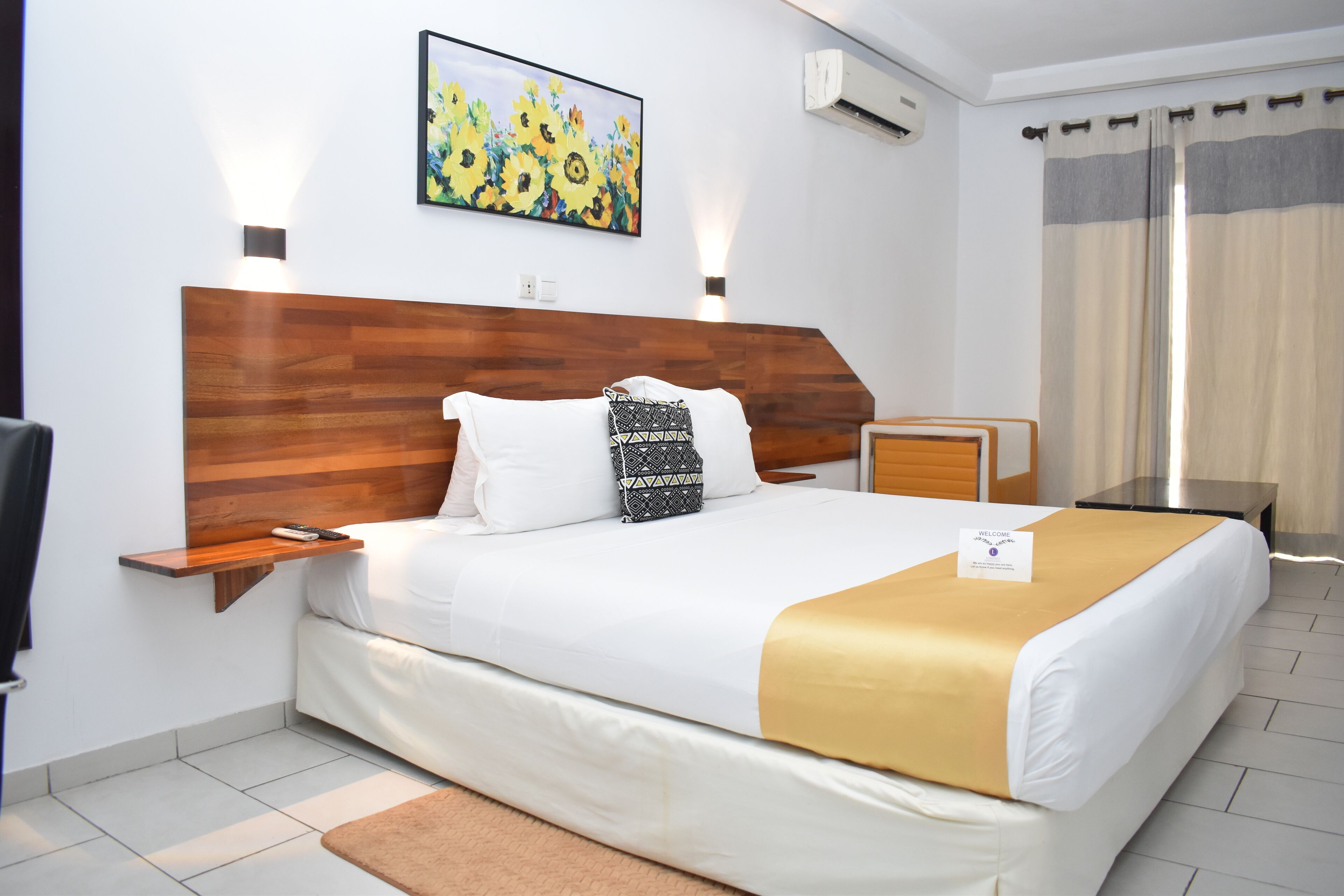 デスク、WiFi (無料)