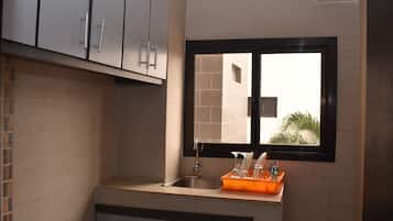 Mini réfrigérateur, micro-ondes