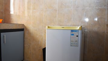 Mini réfrigérateur, micro-ondes