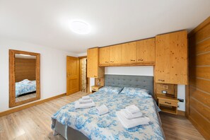 2 bedrooms, WiFi, bed sheets