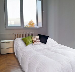 2 chambres, fer et planche à repasser, Wi-Fi, draps fournis