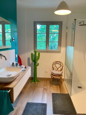 Asciugacapelli, asciugamani, carta igienica