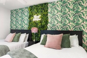 5 bedrooms, iron/ironing board, WiFi, bed sheets