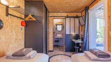 1 bedroom, iron/ironing board, WiFi, bed sheets