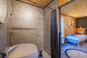 1 chambre, fer et planche Ă repasser, Wi-Fi, literie fournie