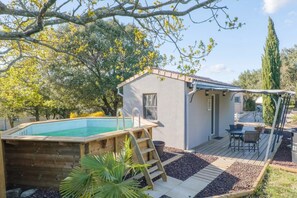 Pool - Guest Room '315' with Mountain View, Private Pool and Wi-Fi (Villeneuve-de-Berg)