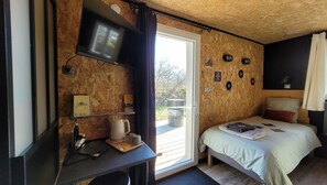 1 dormitori, planxa i posts de planxar, wifi i roba de llit 