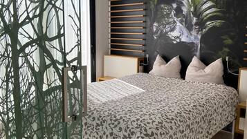 Departamento | 2 habitaciones y tabla de planchar con plancha