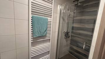 Shower, towels