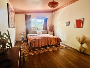 Bungalow, privébadkamer | Een bureau, een laptopwerkplek, gratis wifi