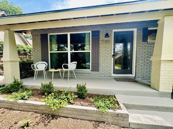 Exterior - Palma Plaza Unit C (Austin)